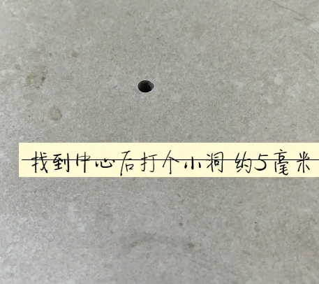 多伦瓷砖空鼓维修公司专业解答在瓷砖铺贴过程中，如果砂料搅拌不均匀，将会带来以下问题